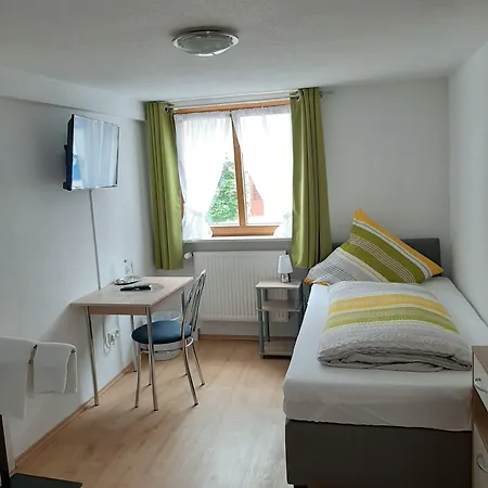 Affittacamere Gaestehaus Waldhorn Weilen unter den Rinnen