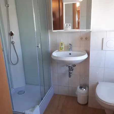 Affittacamere Gaestehaus Waldhorn Weilen unter den Rinnen