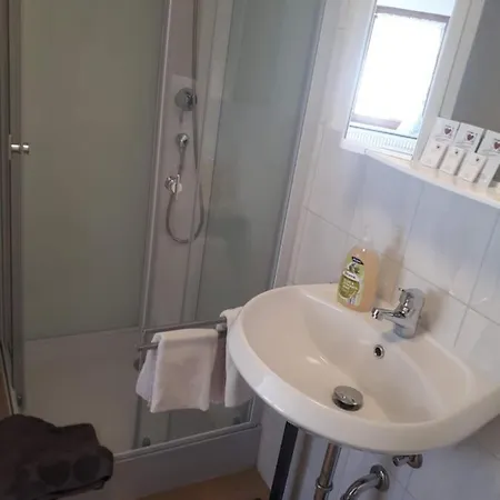 Affittacamere Gaestehaus Waldhorn Weilen unter den Rinnen